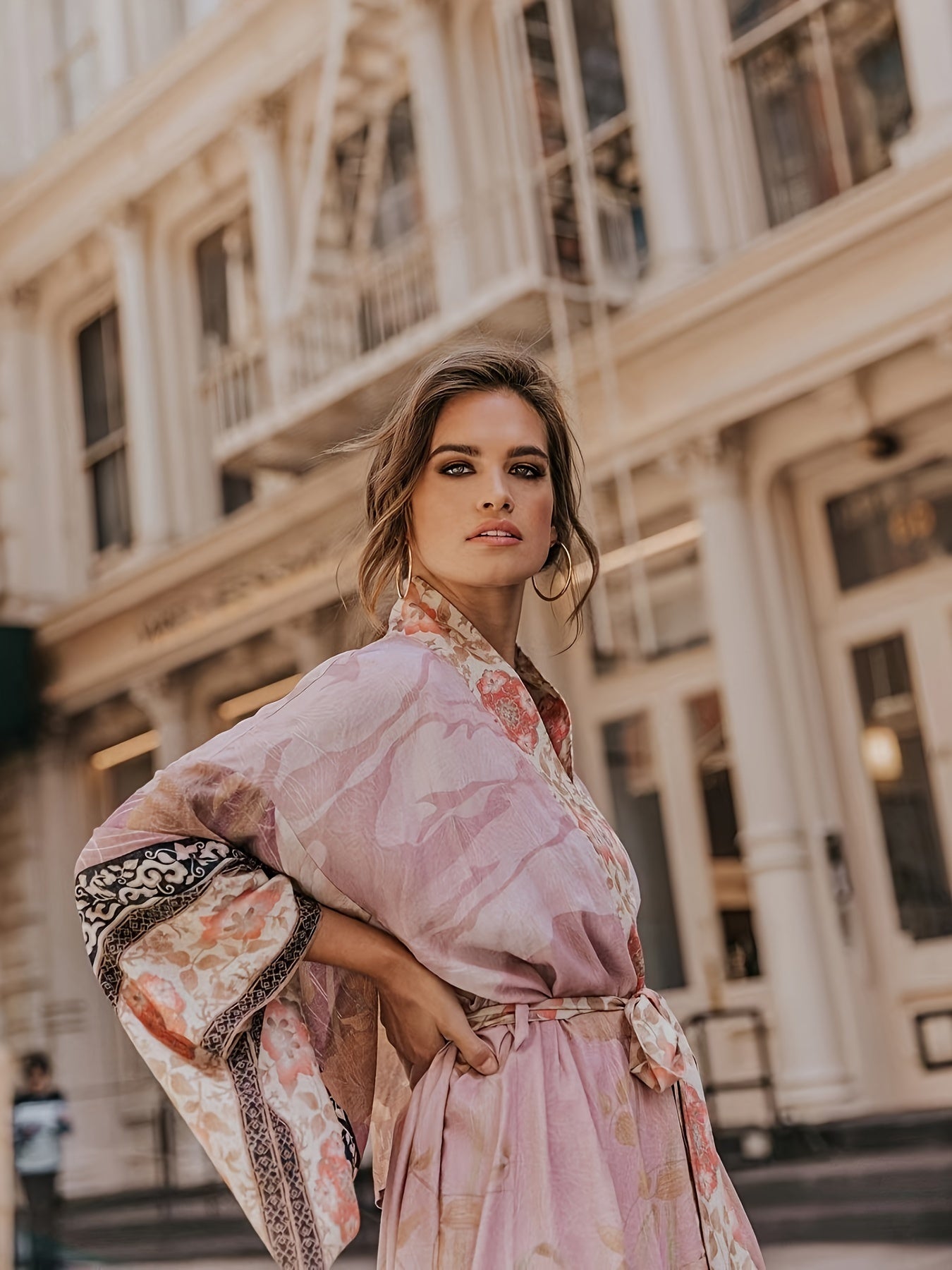 Langer Kimono mit Blumenmuster – Boho Maxikleid mit Gürtel und weitem Schnitt