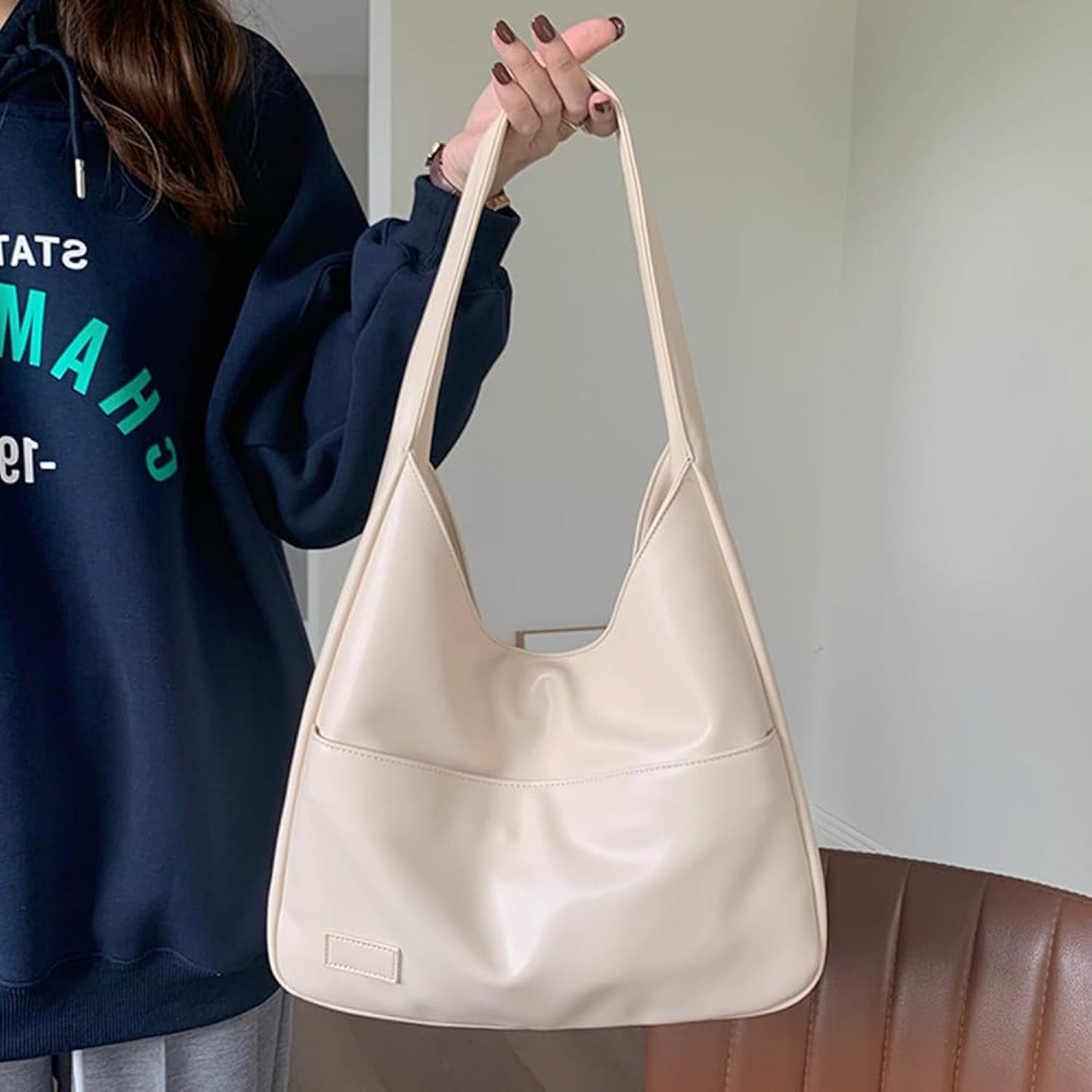 Minimalistische Schultertasche aus veganem Leder – Retro Hobo Bag für Damen