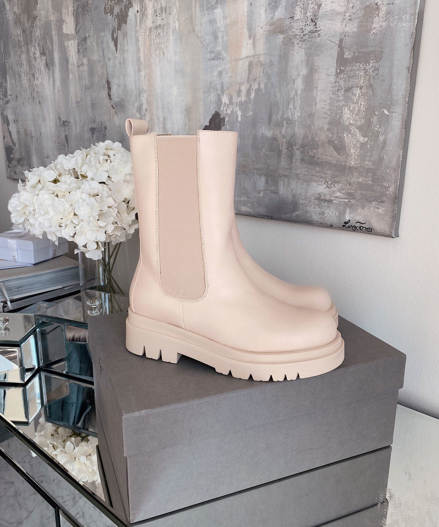 Lange beige Stiefel