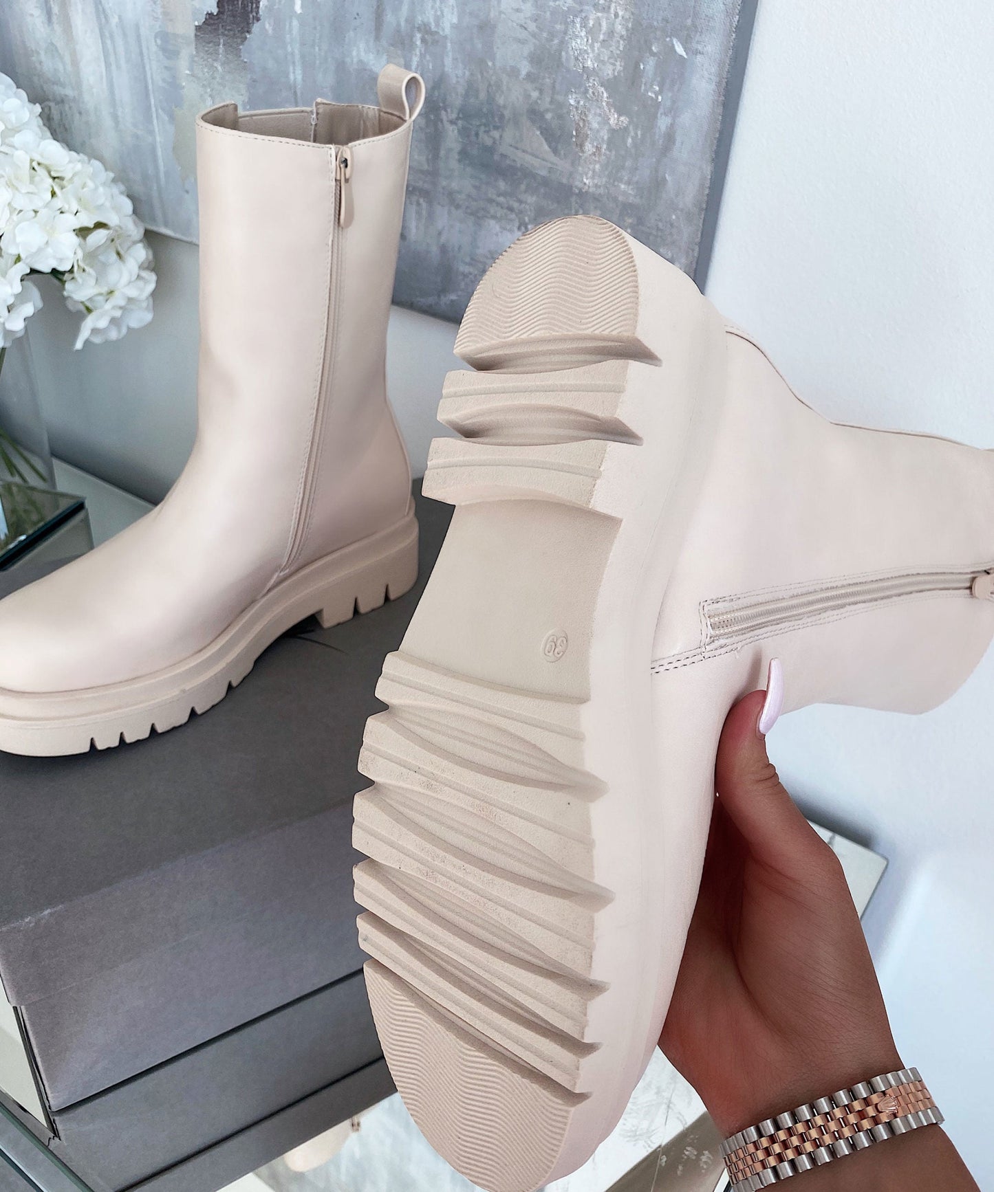 Lange beige Stiefel