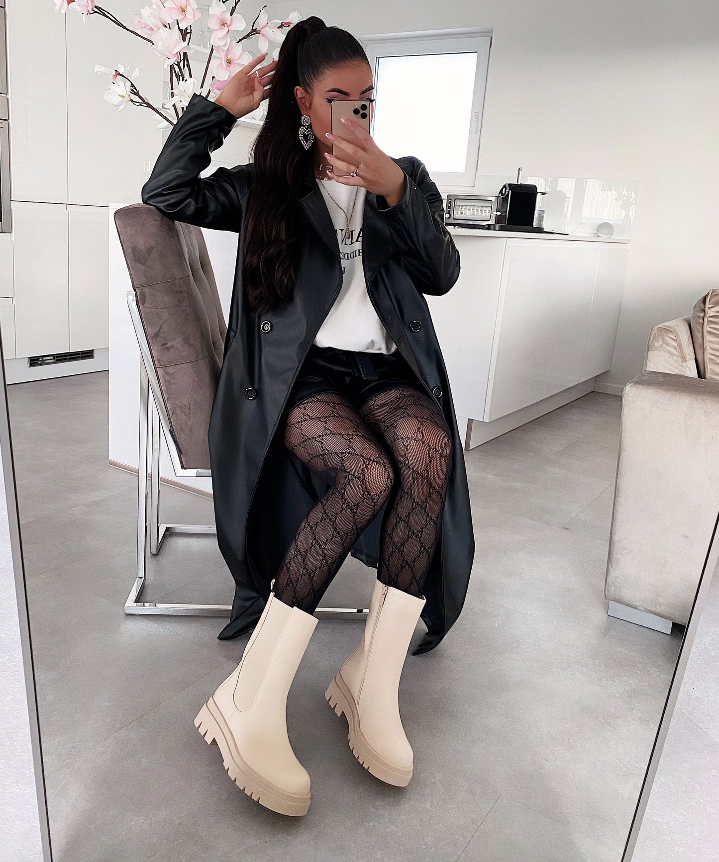 Lange beige Stiefel