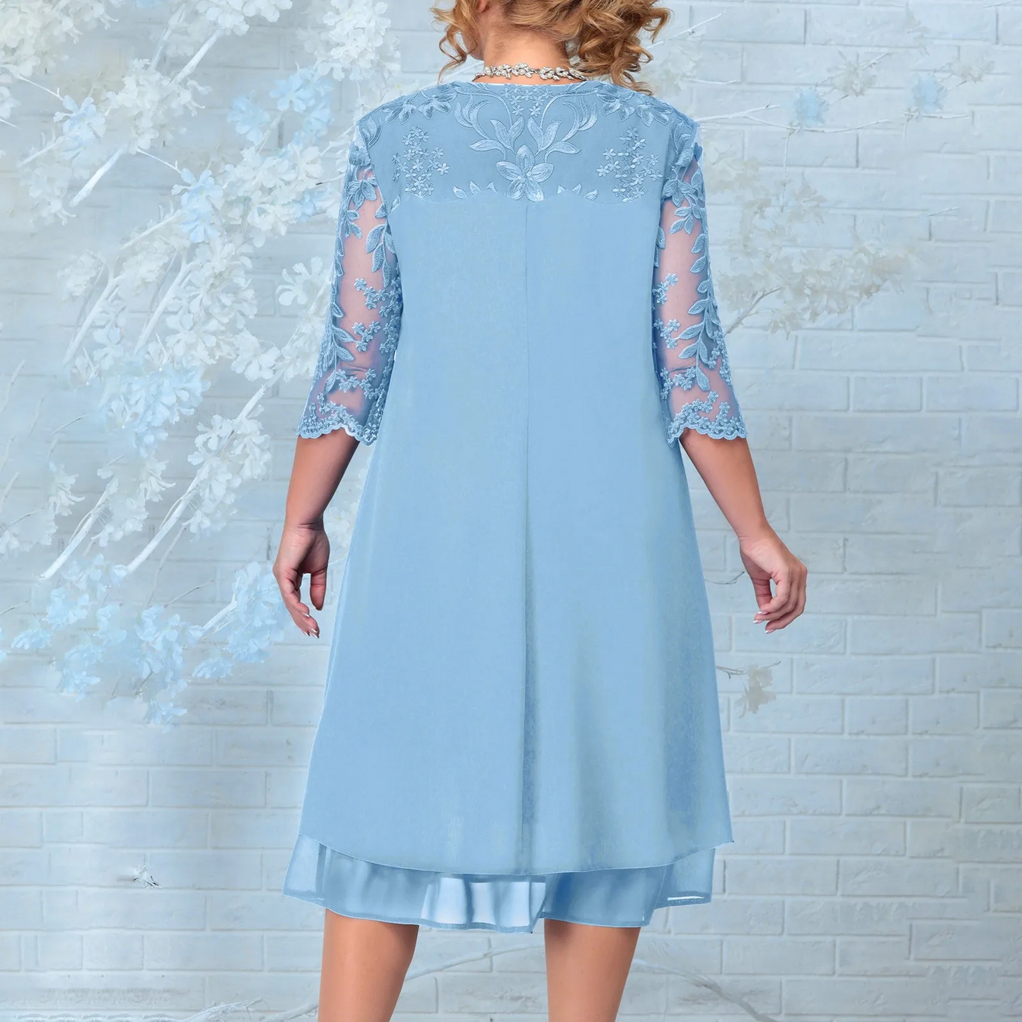 Juliann – Elegantes Übergrößen-Kleid mit Blumenstickerei