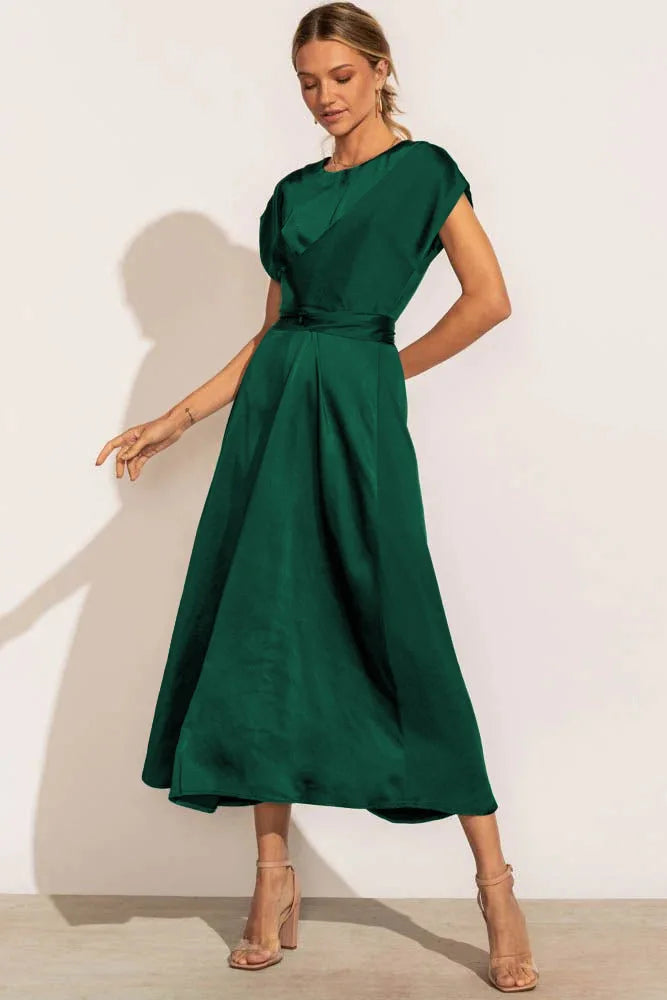 Elegantes Satin Midikleid mit Wickeloptik und Fließendem Rock – Perfektes Outfit für Sommer-Events, Hochzeiten & Abendlooks