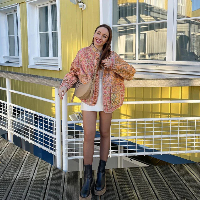 Damen Patchwork Steppjacke – Vintage Quilt-Jacke im Boho-Look mit Taschen