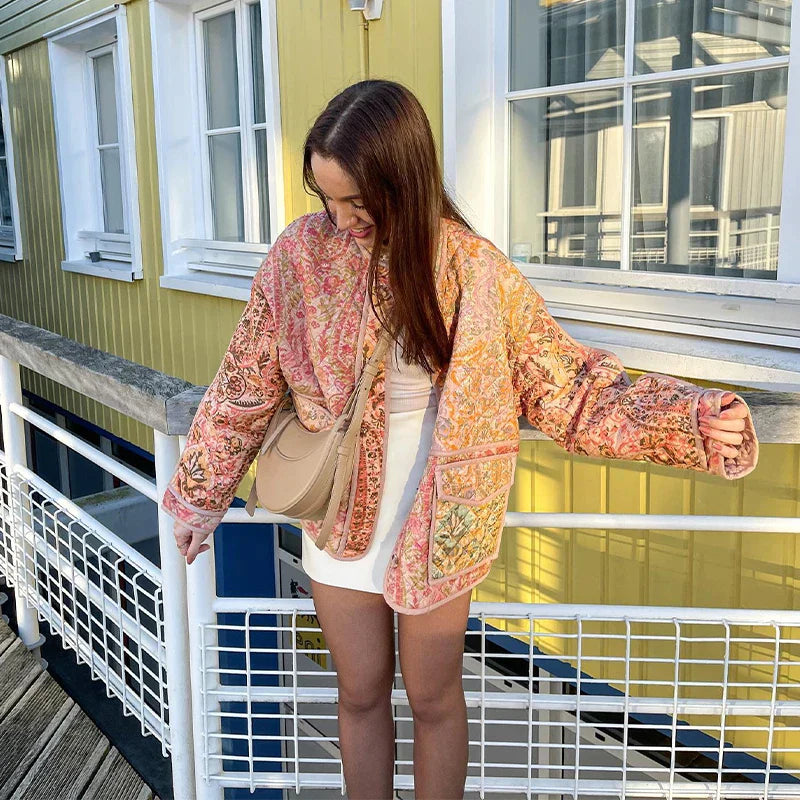 Damen Patchwork Steppjacke – Vintage Quilt-Jacke im Boho-Look mit Taschen