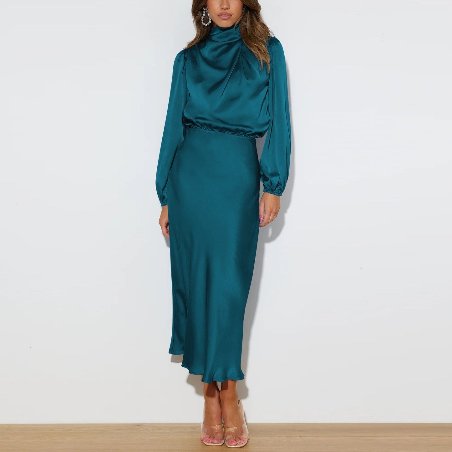 Elegantes Satin Midikleid mit Stehkragen – festliches Kleid mit langen Ärmeln