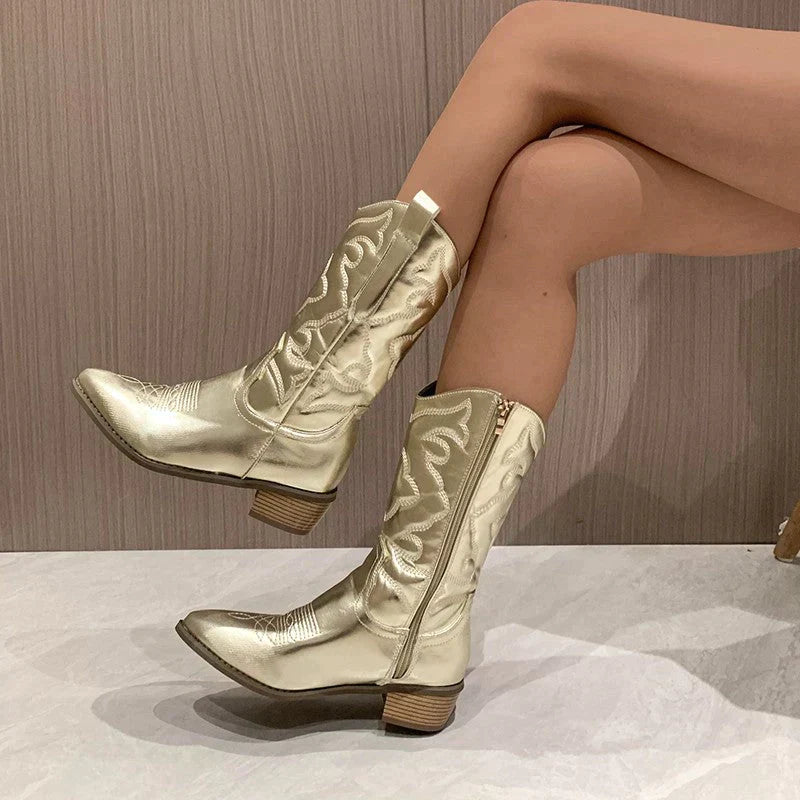 Damen Cowboy Boots mit Western-Stickerei & Blockabsatz – Glänzende Mid-Calf Stiefel für Festival, Street & Alltag
