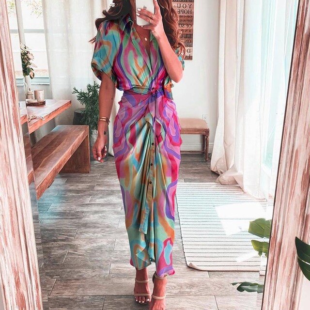 Wickelkleid im Hemdblusen-Stil mit Knoten und abstraktem Muster – Eleganter Maxilook