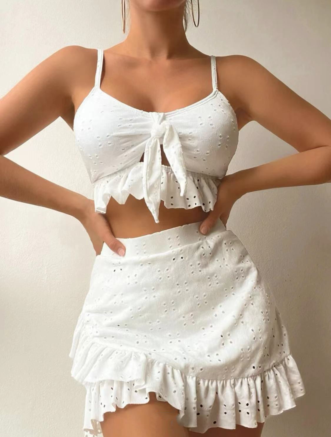 2-teiliges Boho Set mit Lochstickerei – Rüschen Crop Top & Minirock für Damen