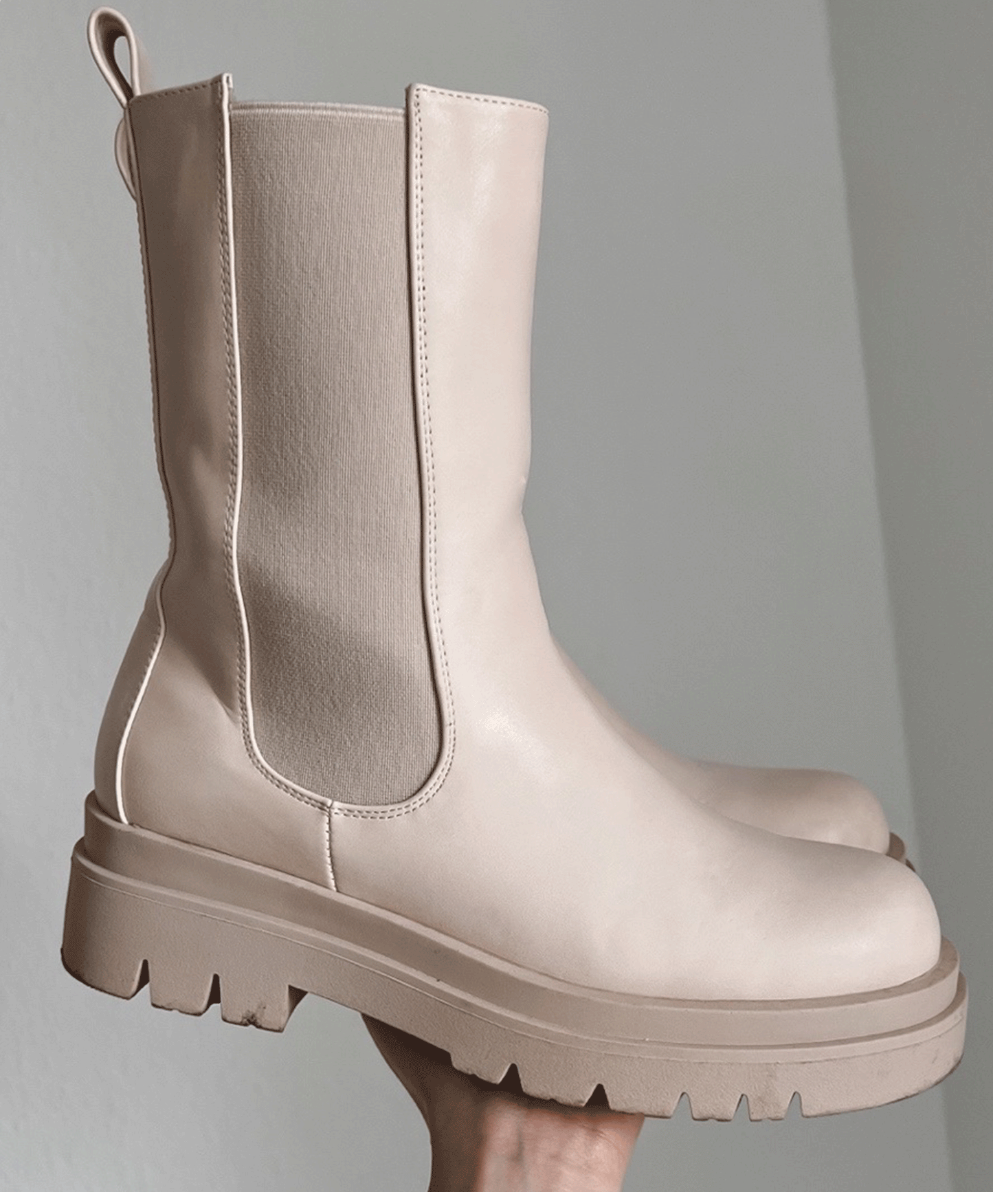 Lange beige Stiefel
