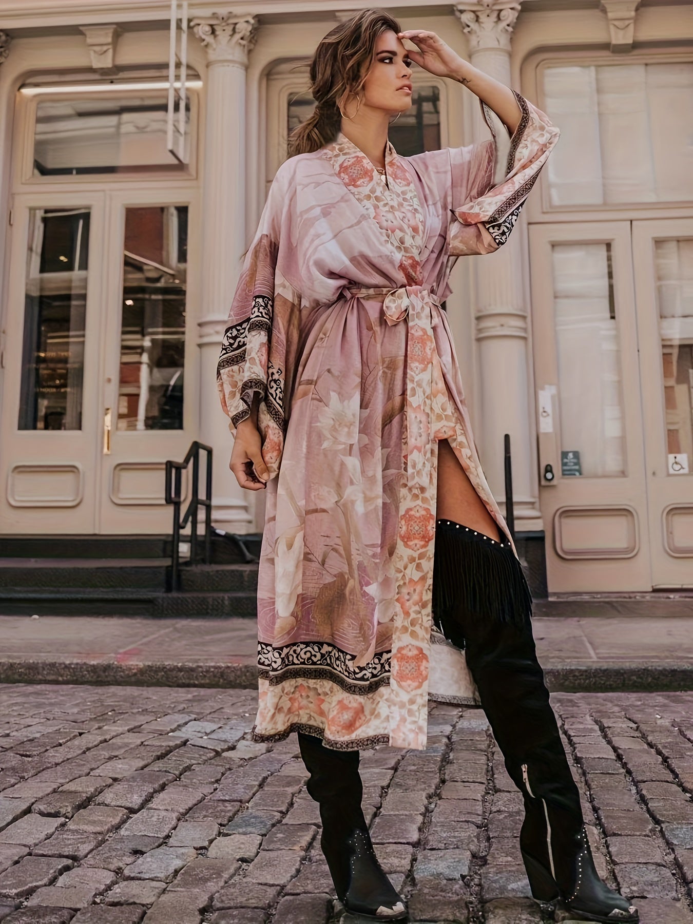 Langer Kimono mit Blumenmuster – Boho Maxikleid mit Gürtel und weitem Schnitt