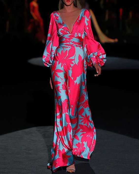Eleganter Damen Jumpsuit mit tiefem Ausschnitt und weitem Bein – Florales Design für besondere Anlässe