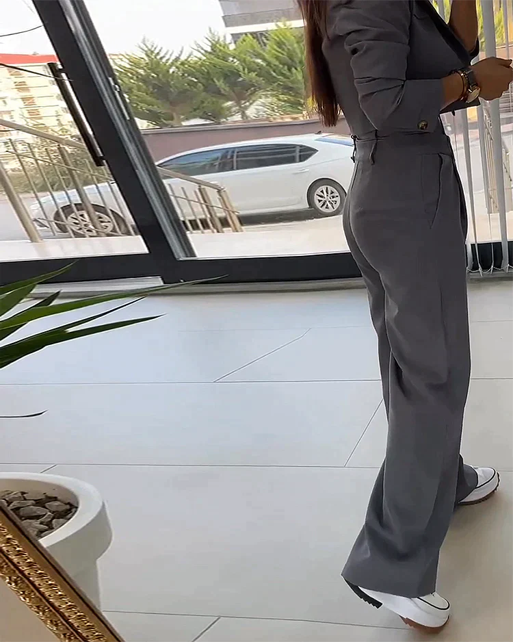 Zweiteiliges Damen-Anzugset mit Cropped Blazer und High-Waist-Hose – Moderner Business Look mit Streetwear Flair
