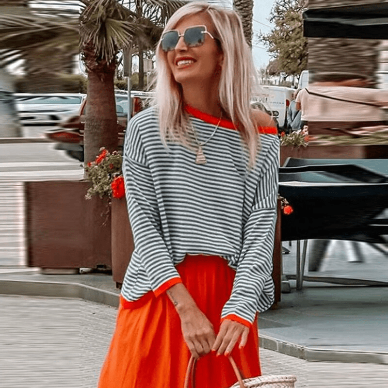 Inès Lavigne® - Blau gestreifter Pullover mit orangefarbenem Rand