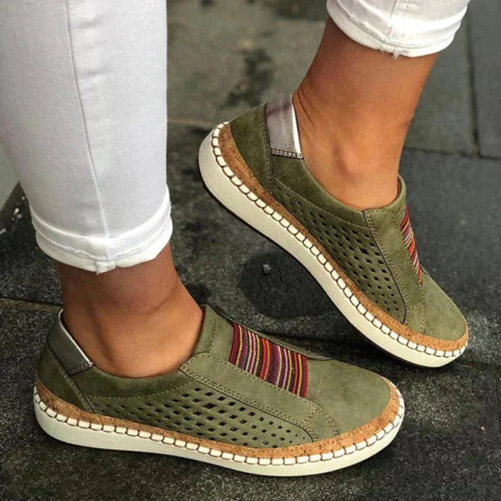Bequeme Damen Slip-On Sneaker mit Lochmuster & Ethno-Stretch – Atmungsaktive Sommerschuhe