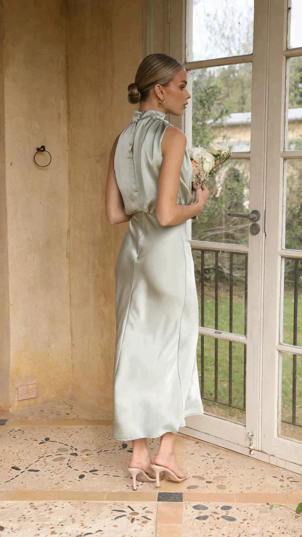Satinkleid mit Drapierung und Stehkragen – Elegante Brautjungfern- oder Abendmode