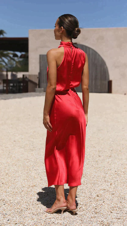 Satinkleid mit Drapierung und Stehkragen – Elegante Brautjungfern- oder Abendmode
