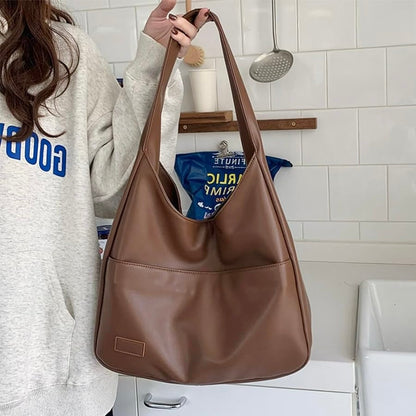 Minimalistische Schultertasche aus veganem Leder – Retro Hobo Bag für Damen