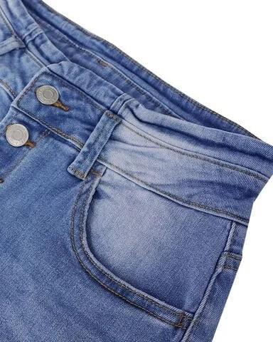 Modische High-Waist Schlagjeans für Damen mit Knopfleiste, figurbetontem Schnitt und ausgestelltem Bein für einen Retro-Style