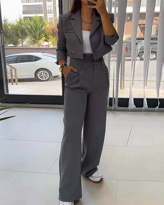 Zweiteiliges Damen-Anzugset mit Cropped Blazer und High-Waist-Hose – Moderner Business Look mit Streetwear Flair