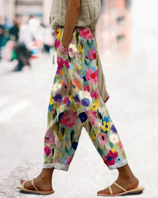 Weite Damenhose mit buntem Blumenmuster – Leichte Sommerhose mit Taschen & Gummibund