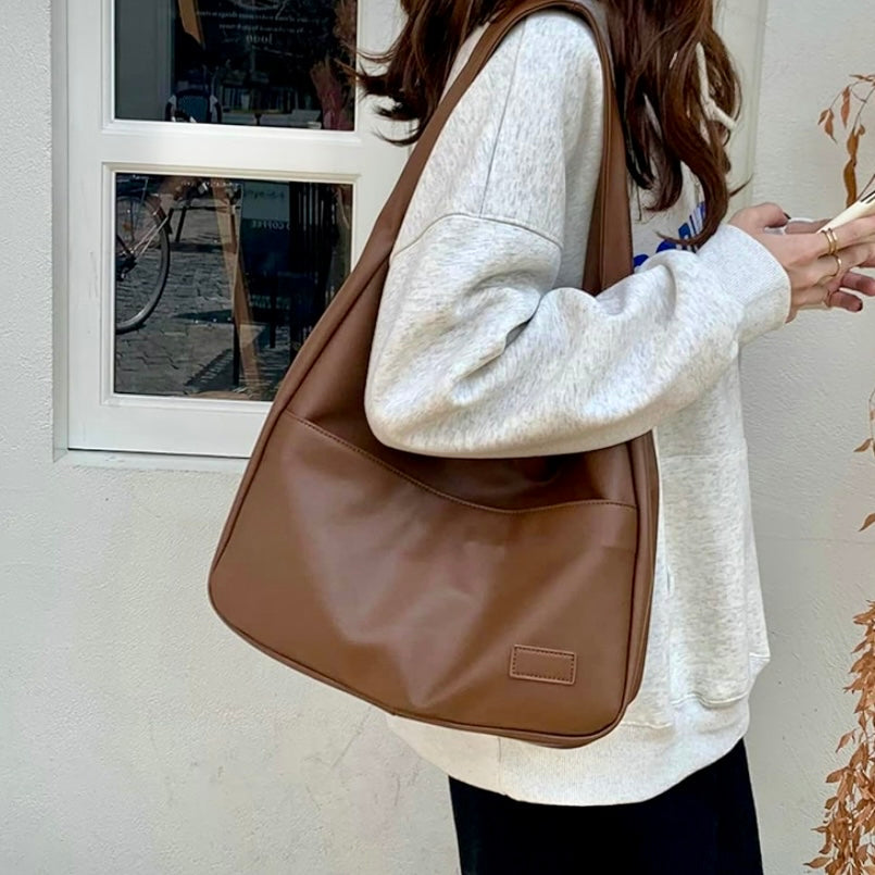 Minimalistische Schultertasche aus veganem Leder – Retro Hobo Bag für Damen