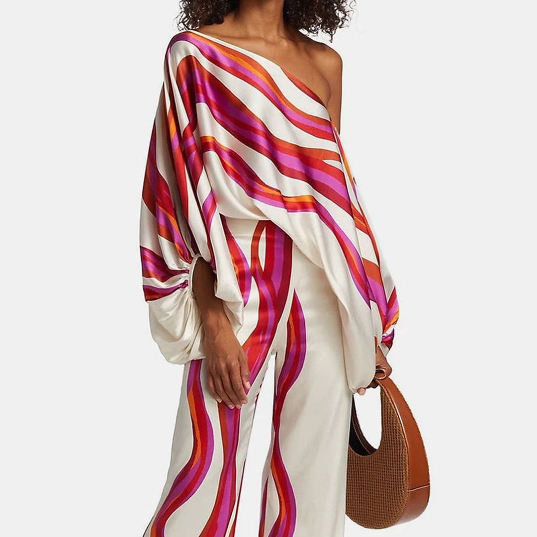 Off‑Shoulder‑Set mit Batwing‑Top & Palazzo‑Hose – Drapiertes Design & Statement‑Muster