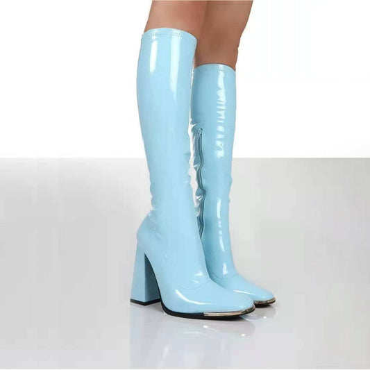 Lackstiefel mit Absatz