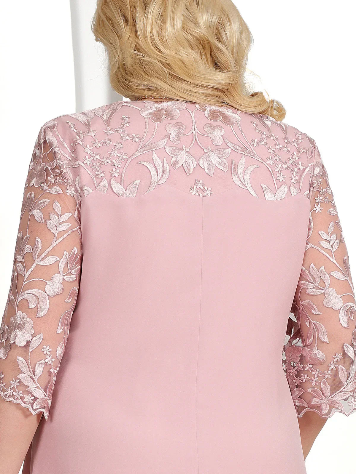 Juliann – Elegantes Übergrößen-Kleid mit Blumenstickerei