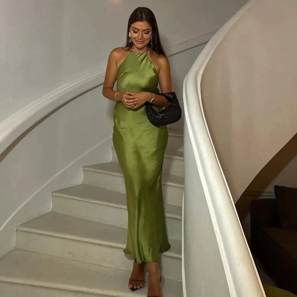Satiniertes Abendkleid mit Neckholder – Eleganz für besondere Anlässe