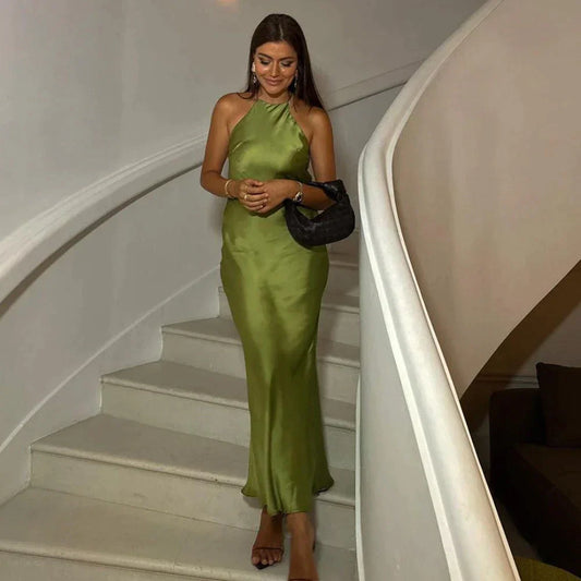 Satiniertes Abendkleid mit Neckholder – Eleganz für besondere Anlässe