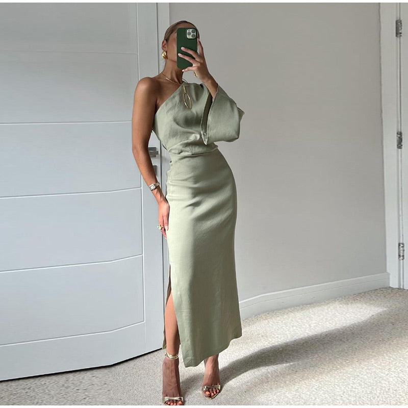Asymmetrisches One-Shoulder Damenkleid – Figurbetont mit Schlitz, Elegant & Modern