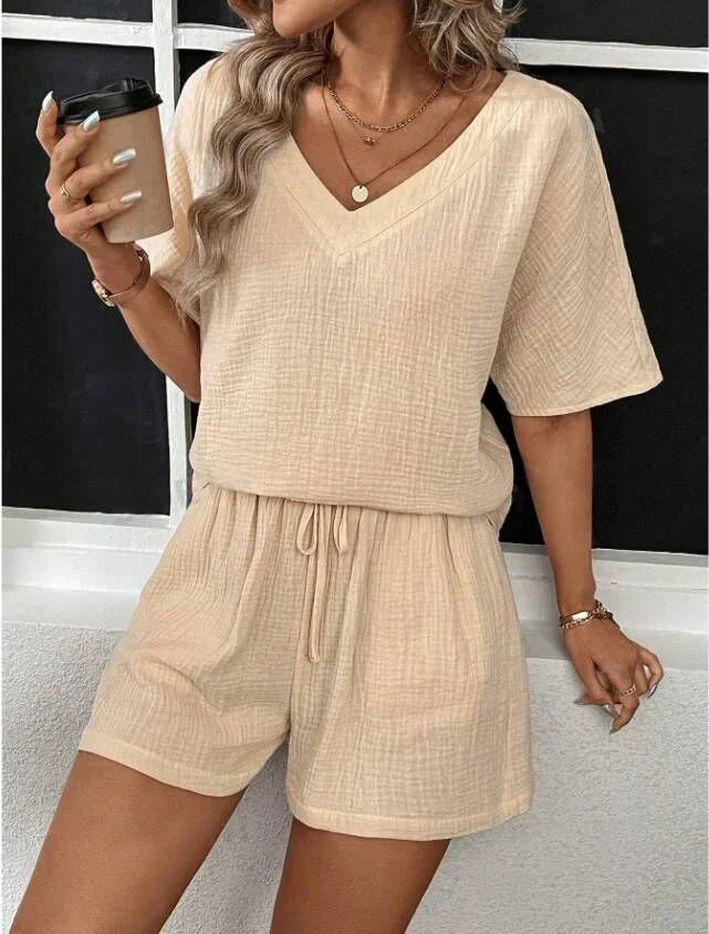 Zweiteiliges Damen Sommer Set aus Musselin – V-Ausschnitt Shirt & Shorts mit Kordelzug für Freizeit & Urlaub