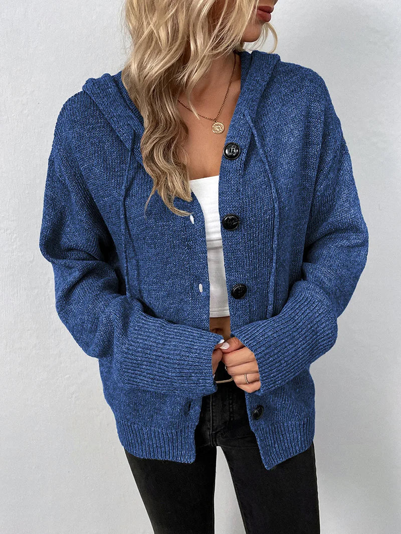 Sienna – Kuschelige Strickjacke mit Kapuze & Knopfleiste