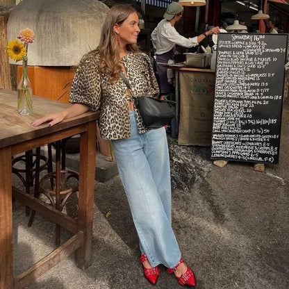 Trendige Damenbluse mit Puffärmeln und wildem Animalprint – Modisches Statement für Streetstyle-Looks