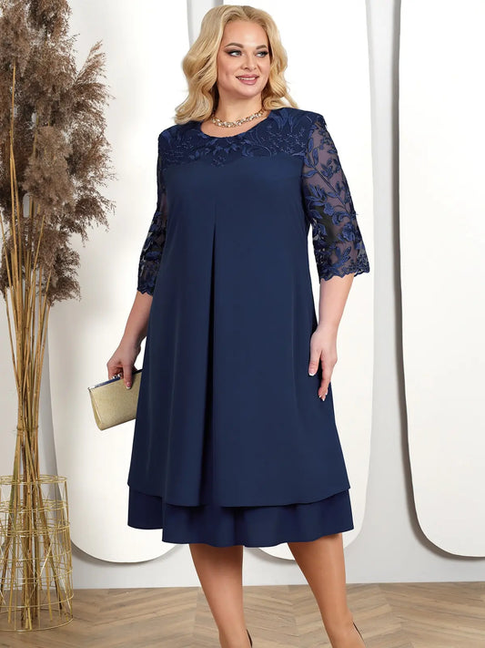 Juliann – Elegantes Übergrößen-Kleid mit Blumenstickerei