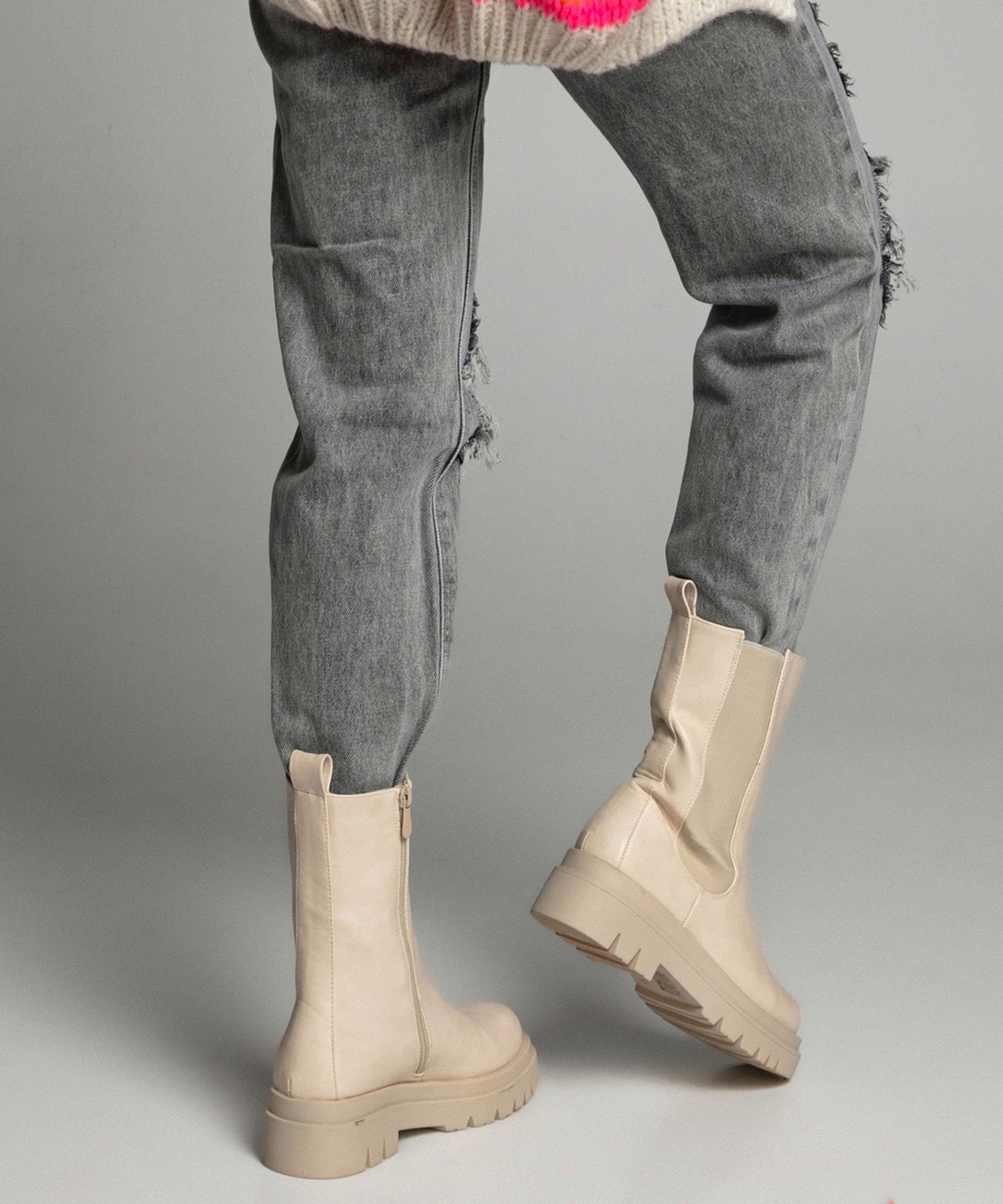 Lange beige Stiefel