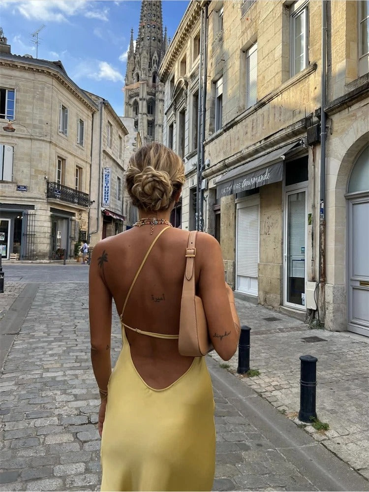 Satin Maxikleid mit Beinschlitz und Neckholder – Elegant & Sommerlich