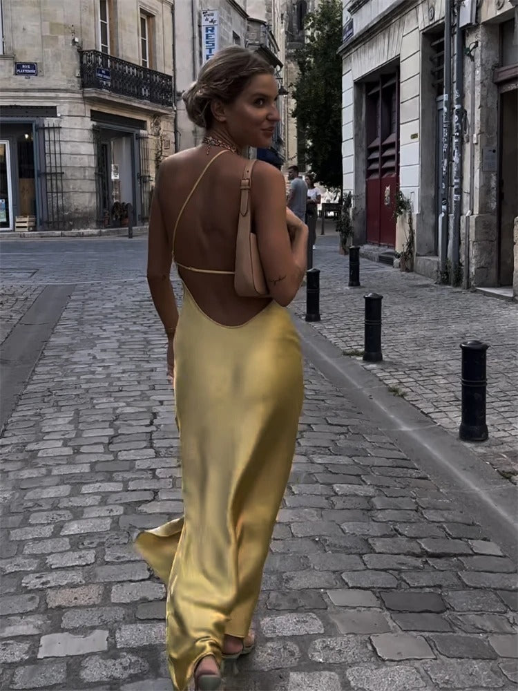 Satin Maxikleid mit Beinschlitz und Neckholder – Elegant & Sommerlich