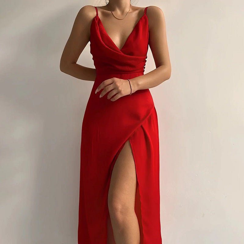 Elegantes Satin Slipdress mit Wasserfallausschnitt und hohem Beinschlitz – Feminines Abendkleid im minimalistischen Stil