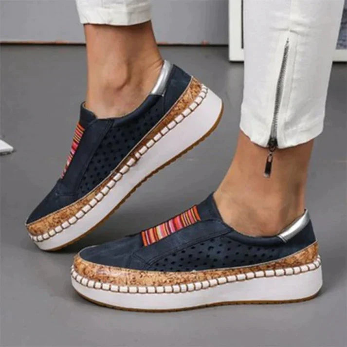 Bequeme Damen Slip-On Sneaker mit Lochmuster & Ethno-Stretch – Atmungsaktive Sommerschuhe