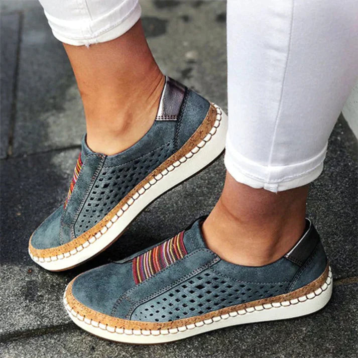 Bequeme Damen Slip-On Sneaker mit Lochmuster & Ethno-Stretch – Atmungsaktive Sommerschuhe