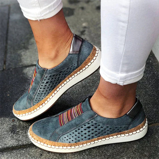 Bequeme Damen Slip-On Sneaker mit Lochmuster & Ethno-Stretch – Atmungsaktive Sommerschuhe